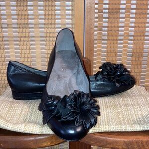 Aerosoles | Women’s Black “Do Good”Floral Leather Flats /Shoes - Size 9
